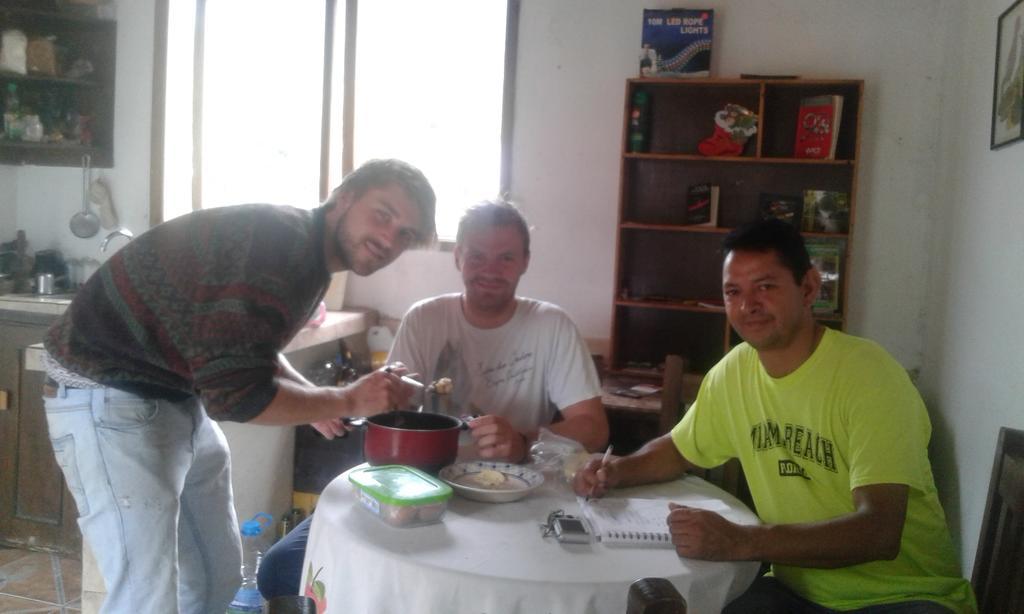 Hostal Henrry'S Ξενοδοχείο Mindo Εξωτερικό φωτογραφία