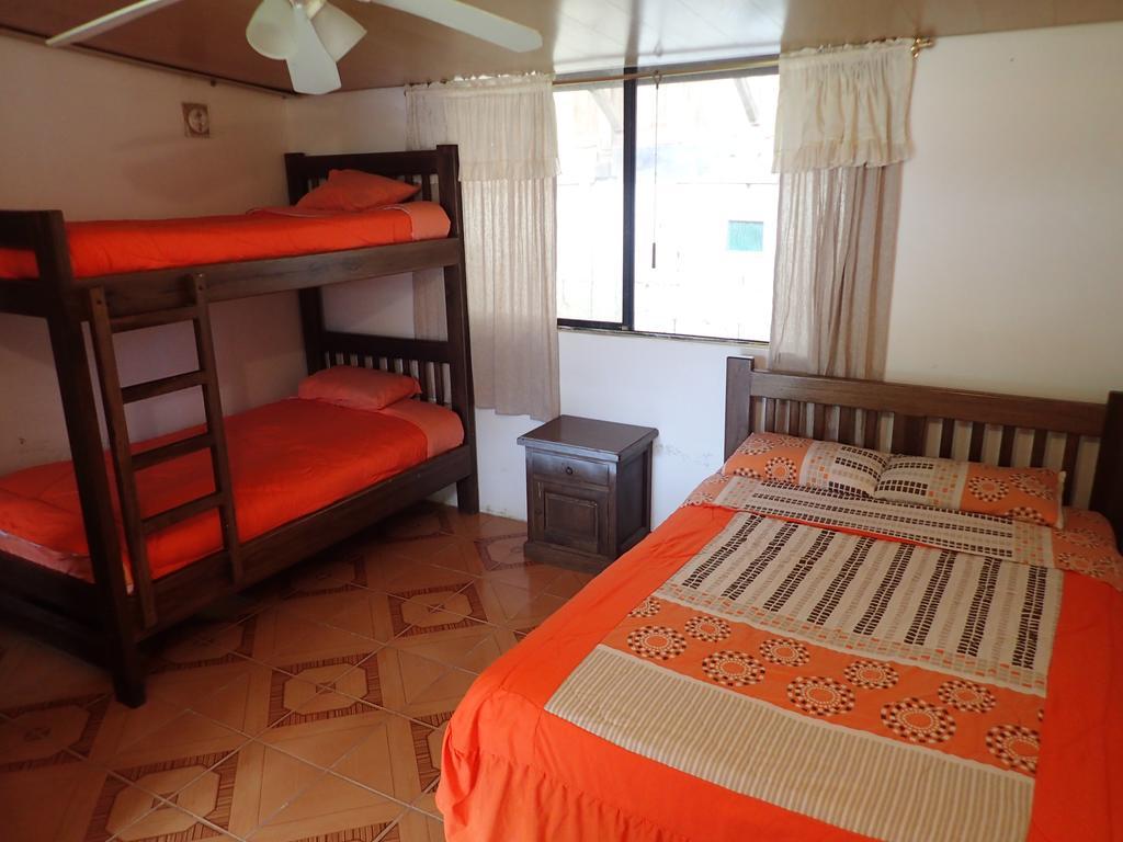 Hostal Henrry'S Ξενοδοχείο Mindo Εξωτερικό φωτογραφία